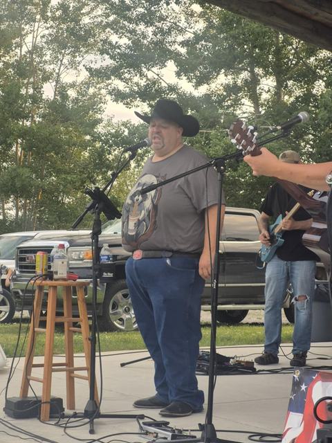 Cowboy hat, mic stand, zero chill